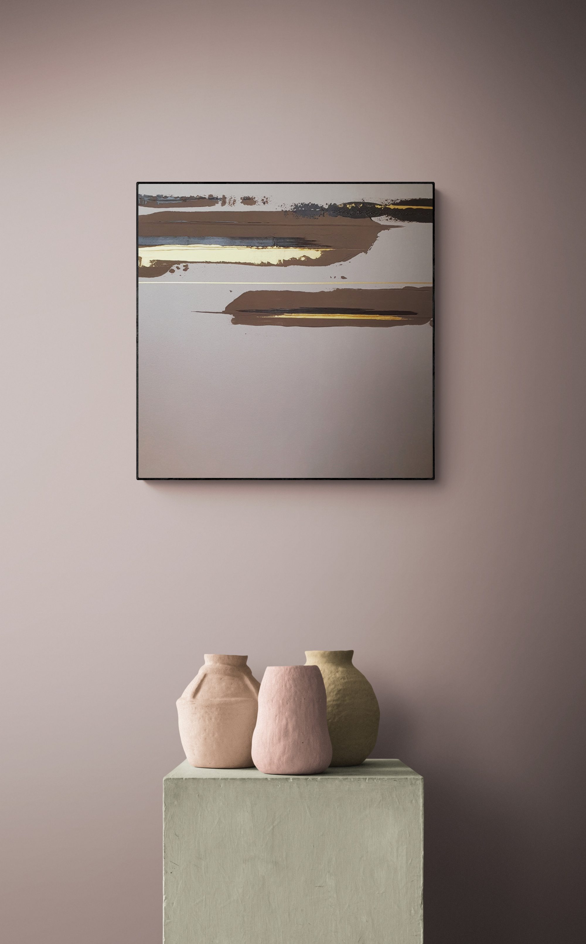 Ceramic_urns_sitting_on_plinth_resized